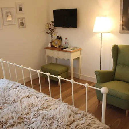 Rosenhill Bed & Breakfast 4*